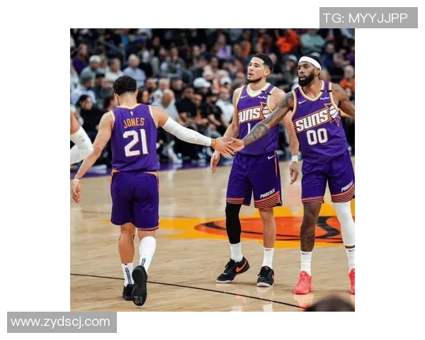 布克领衔太阳对决独行侠双方明星球员激烈碰撞引发期待